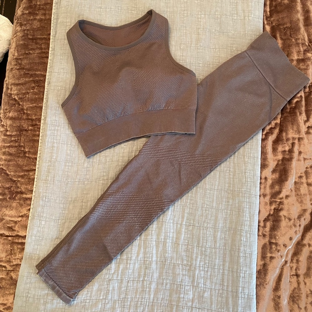 Mono B athleisure activewear bra & leggings (set)